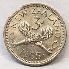 NEW ZEALAND 1965 . THREEPENCE . ERROR . CLIPPED PLANCHET BOTH SIDES